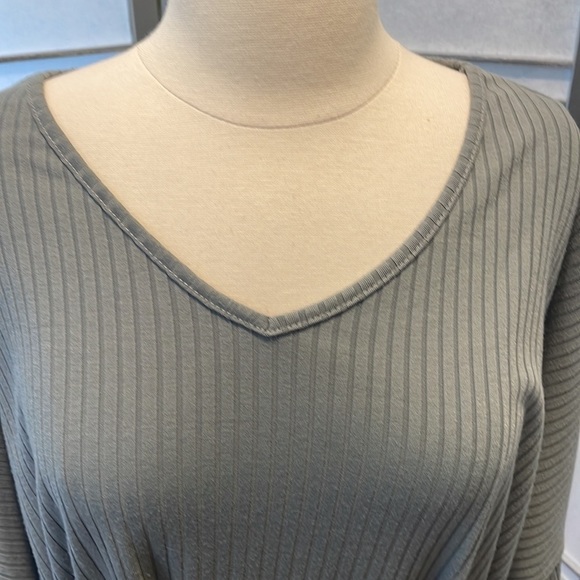 *Boohoo Sage Ribbed Green Top with Belted Waist - Picture 3 of 4